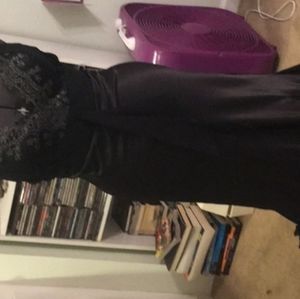sleeveless black evening dress